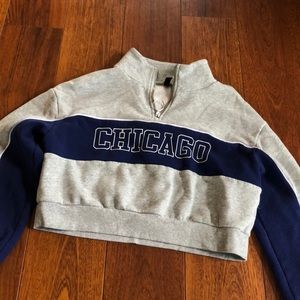 Cropped gray sweatshirt